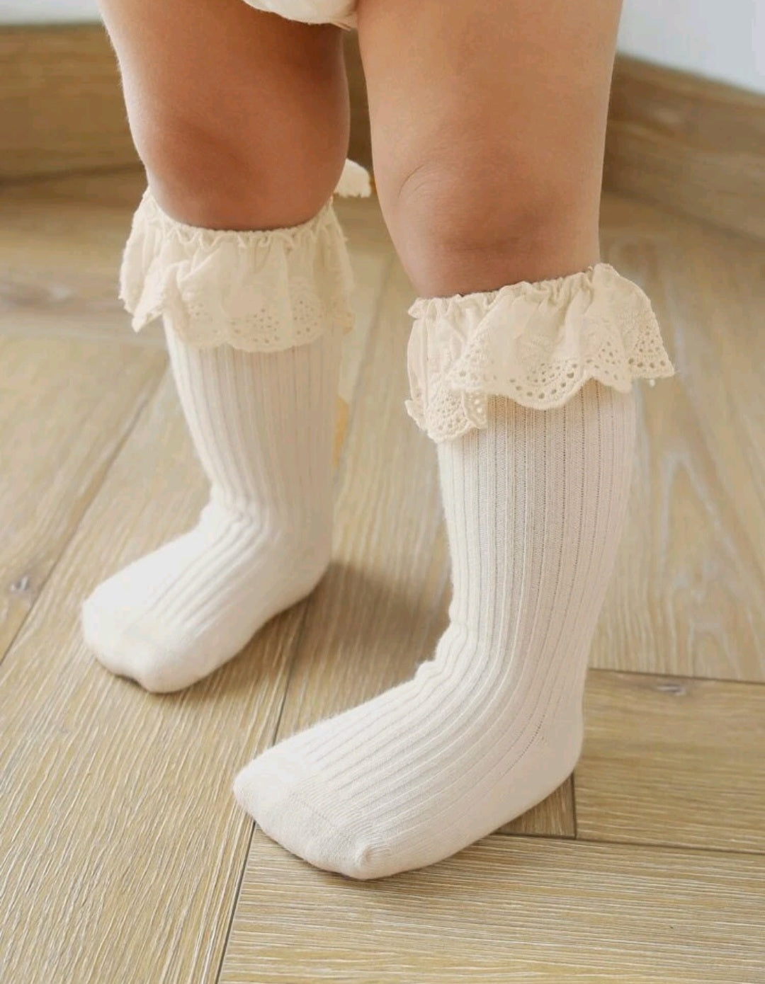 Beidge Ruffle Lace Socks #400064