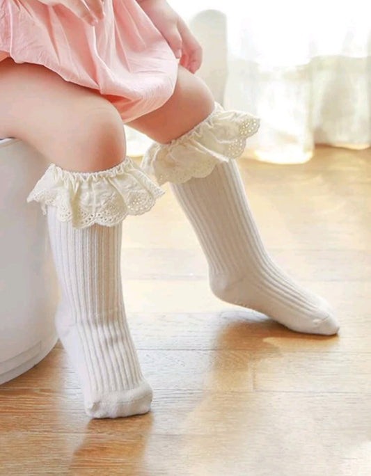 Beidge Ruffle Lace Socks #400064